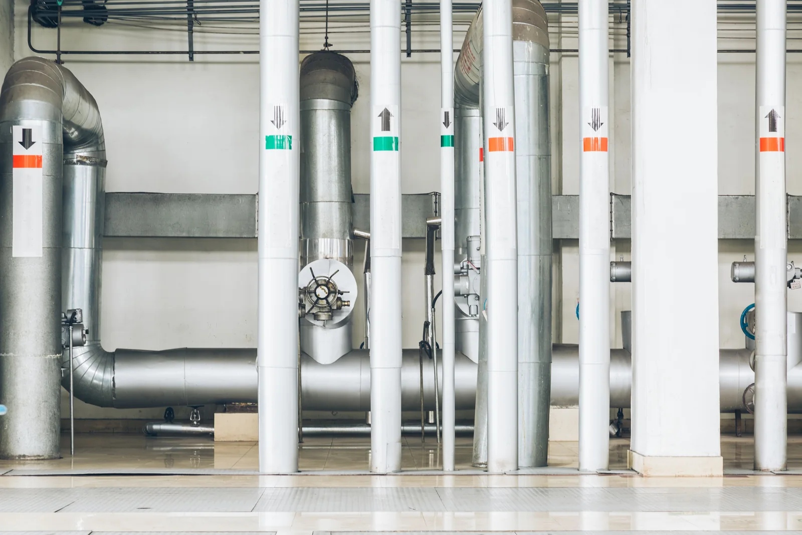 Editorial hero for “A Surge-Resilient District-Heating Network”: infrastructure, people and the project’s core technical intervention, without implying that the project is complete.